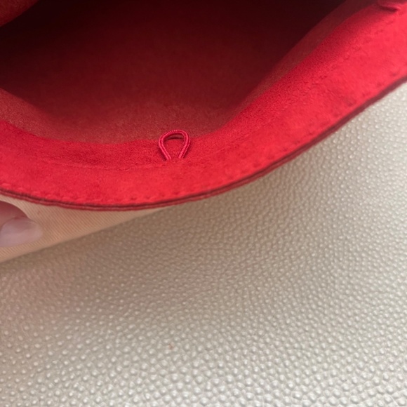 Nwt Louis Vuitton monogram nice jewelry.  never used.Perfect condition - Picture 6 of 8